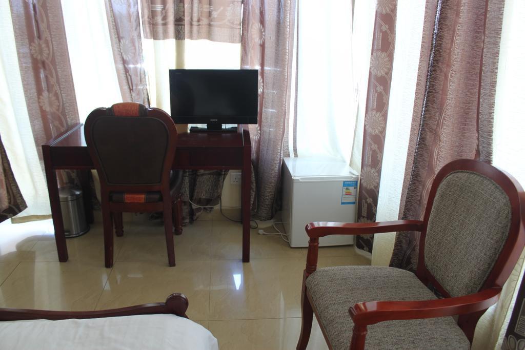 Mic Hotel Dar es Salaam Quarto foto