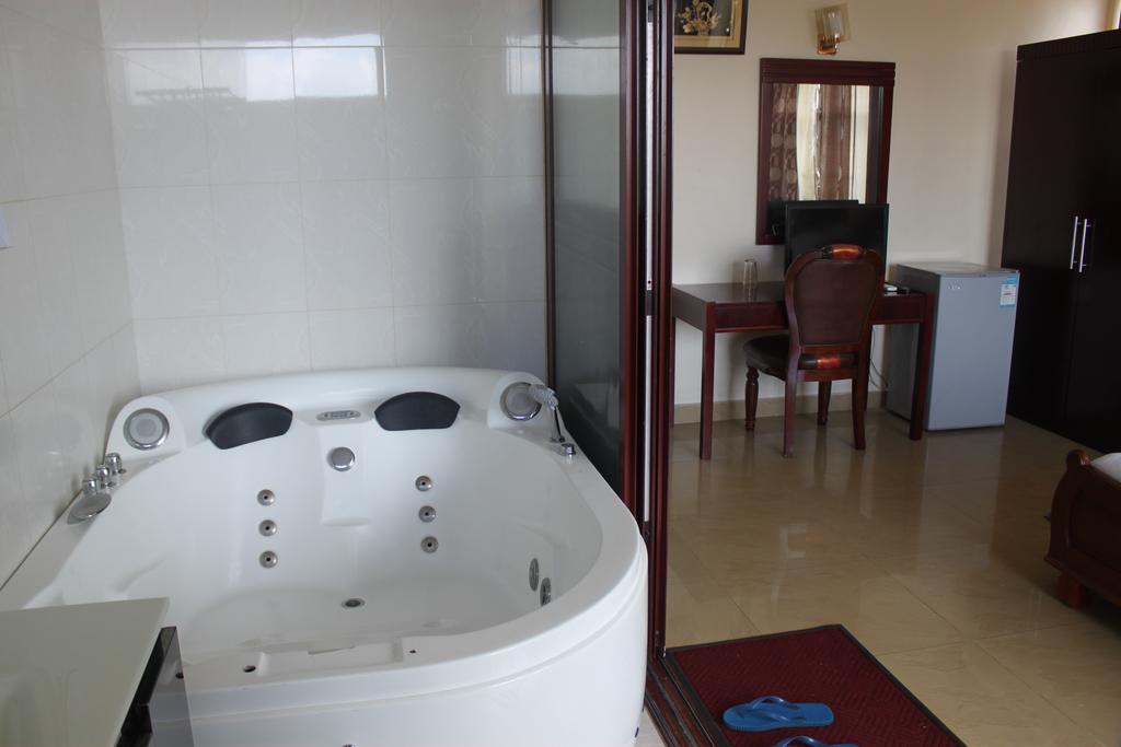 Mic Hotel Dar es Salaam Quarto foto